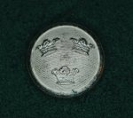 Knapp liten m/1779-1960  silver försänkt bottnad 12 mm till uniform m/60 och m/87A axelklaffar och skärmmössa