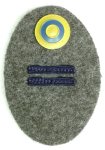 Mössmärke m/41 grå mössoval i tyg 50x75 mm med nationalitetsmärke m/41 Hemvärnsgruppchef  stolparna tillkom 1953 som m/53
